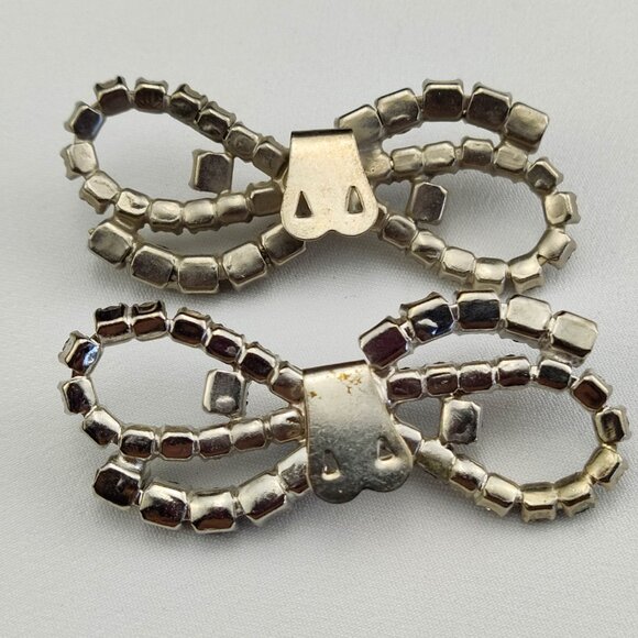 1940's Clear Rhinestone Bow Tie Shoe Clips with a Pearl Bead Center - Picture 5 of 6